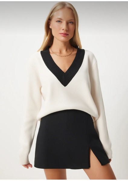 Kadın V Yaka Şeritli Oversıze Kesim Kışlık Kazak modelleri