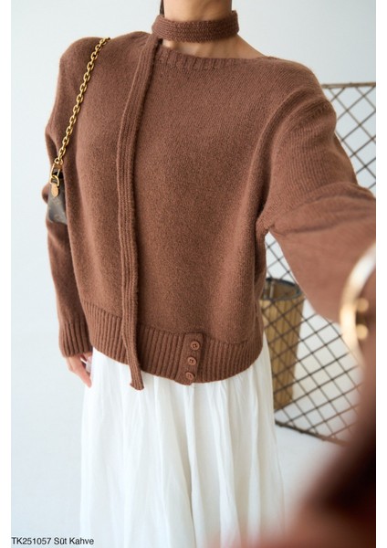 Kadın Boyun Aksesuarlı Standart Beden Triko Kazak