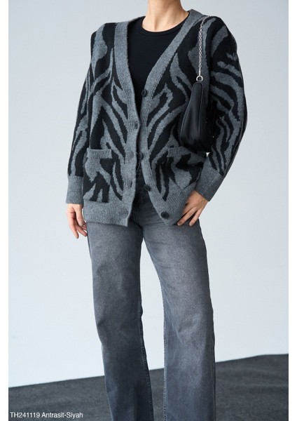 Kadın V Yaka Düğmeli Leopar Desenli Hırka