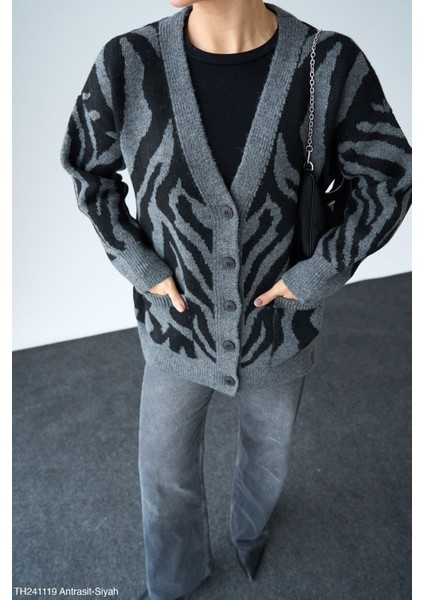 Kadın V Yaka Düğmeli Leopar Desenli Hırka modelleri