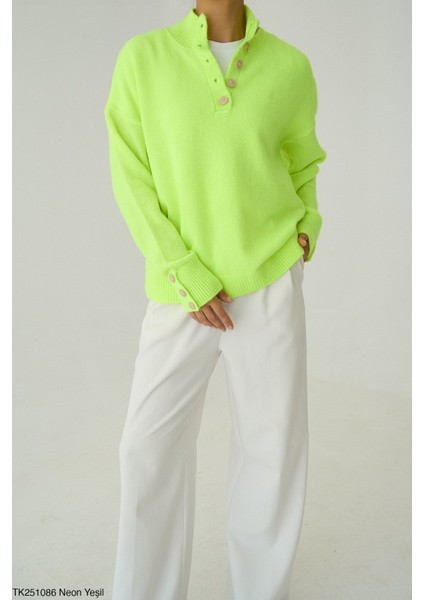 Kadın Kol ve Boğaz Düğme Aksesuarlı Triko Kazak modelleri