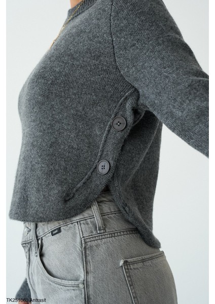 Triko Kol Altı Düğmeli Kazak