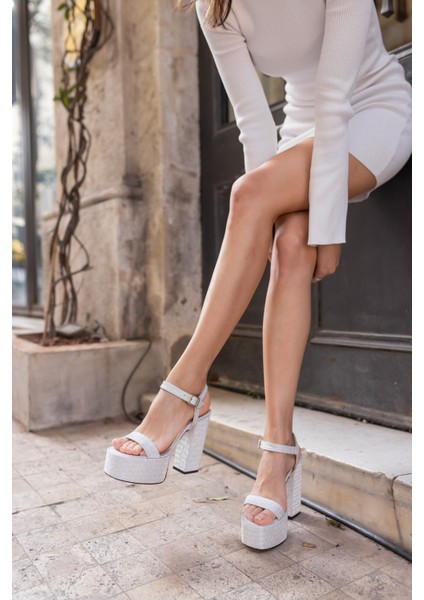 Jaclı Kadın Altın Simli Platform Topuklu Sandalet indirimleri