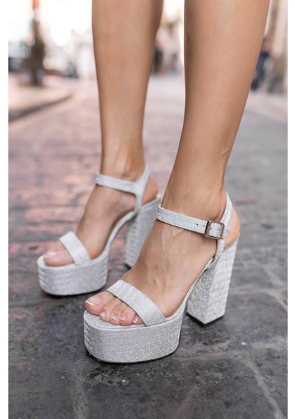 Jaclı Kadın Altın Simli Platform Topuklu Sandalet