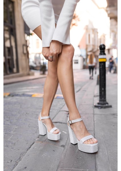 Jaclı Kadın Altın Simli Platform Topuklu Sandalet