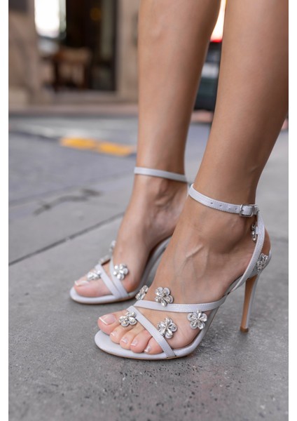 Maddy Kadın Gumus Saten Taş Detayli Topuklu Abiye Sandalet modelleri