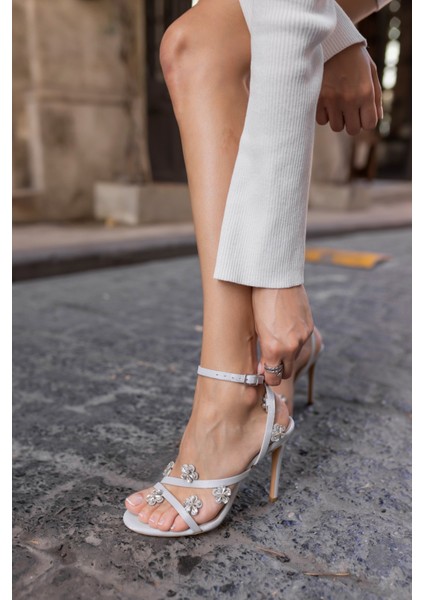 Maddy Kadın Gumus Saten Taş Detayli Topuklu Abiye Sandalet