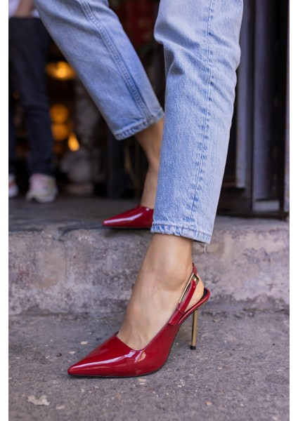 Yivse Kadin Siyah Rugan Metal Toka Detay Topuklu Ayakkabi