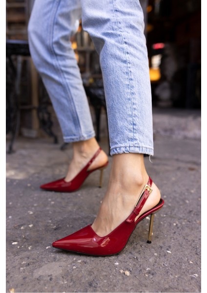 Yivse Kadin Siyah Rugan Metal Toka Detay Topuklu Ayakkabi fiyatları