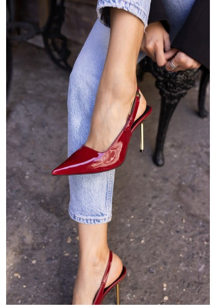 Yivse Kadin Siyah Rugan Metal Toka Detay Topuklu Ayakkabi