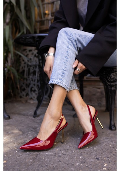 Yivse Kadin Siyah Rugan Metal Toka Detay Topuklu Ayakkabi