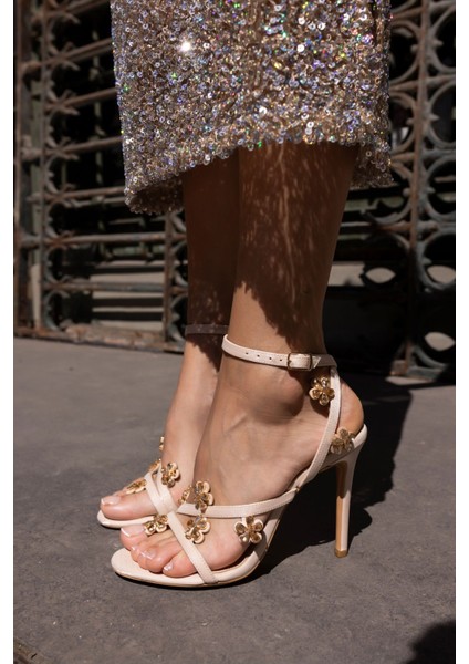 Maddy Kadın Gumus Saten Taş Detayli Topuklu Abiye Sandalet fiyatları