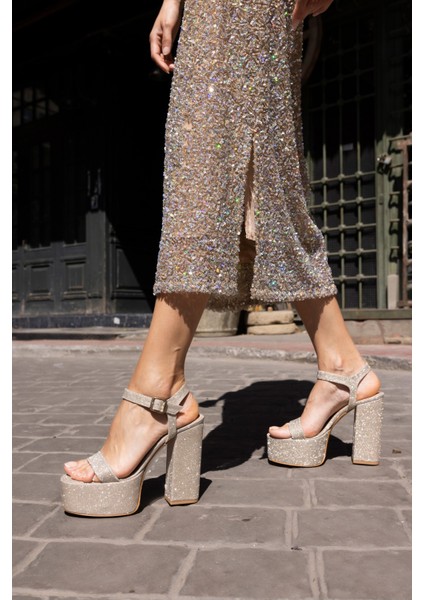 Jaclı Kadın Altın Simli Platform Topuklu Sandalet