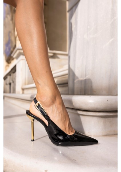 Yivse Kadin Siyah Rugan Metal Toka Detay Topuklu Ayakkabi fiyatları