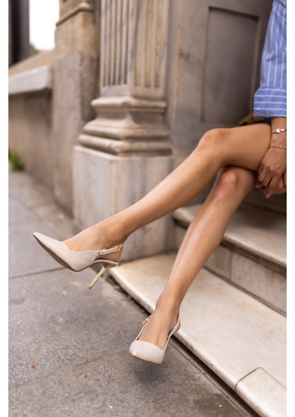 Yivse Kadin Siyah Rugan Metal Toka Detay Topuklu Ayakkabi