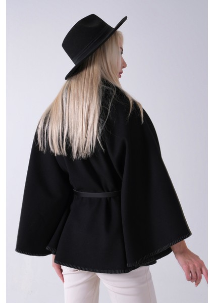 Siyah Yakası Kürklü Dikiş Detaylı Kemerli Panço 47122731.01