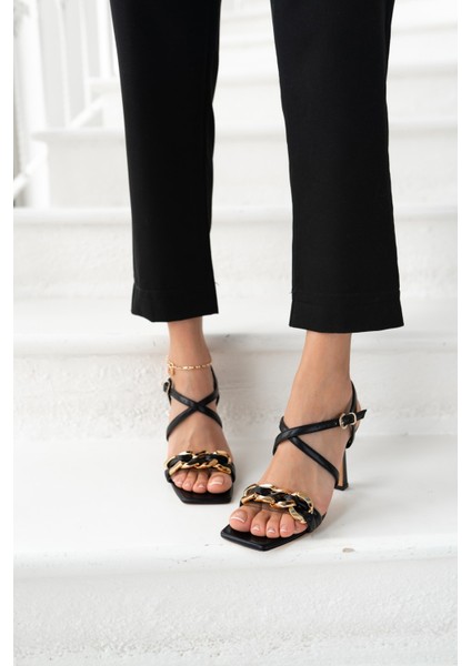 Camilw Kadin Siyah Zincir Detay Topuklu Ayakkabi