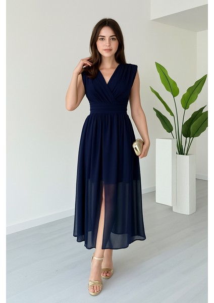 Kadın Vatkalı Şifon Kolsuz Kruvaze Yaka Yırtmaç Detaylı Şık Midi Elbise