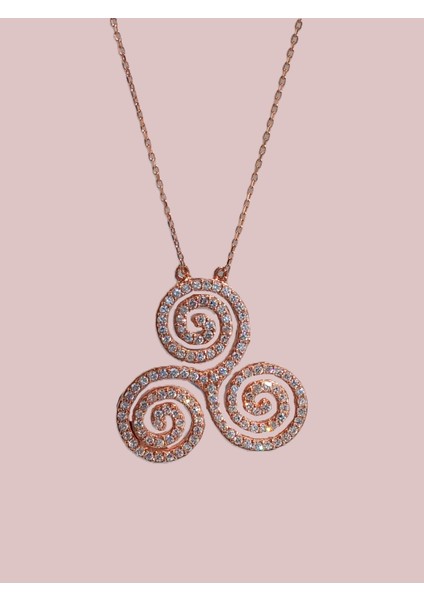 925 Ayar Gümüş Triskele Üçlü Sarmal Gold Işıltılı Tasarım Kadın Kolye Doğum Günü Hediye