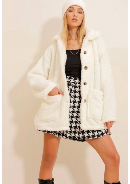 Kadın Uzun Kollu Cep ve Düğme Detay Wellsof Kumaş Peluş Hırka