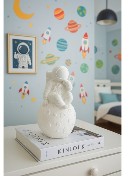 Ay Üzerinde Oturan Astronot Ev Dekoru Çocuk Odası Obje fiyatları