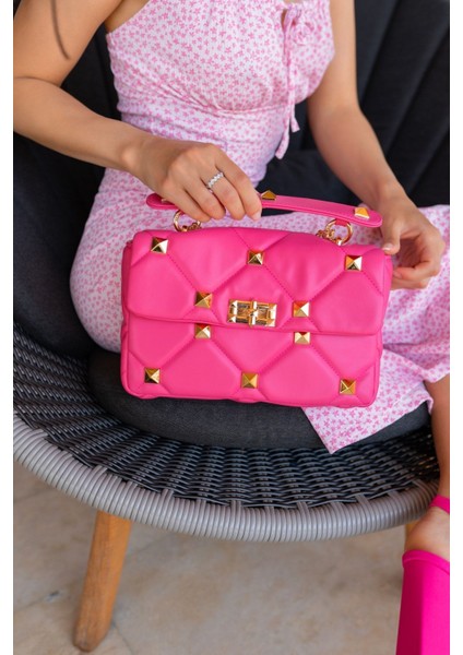 Afrodit Kadin Fusya Kapakli Piramit Detay Omuz Çanta fiyatları