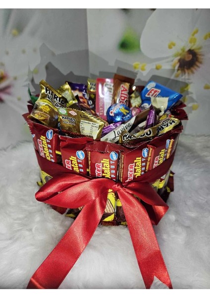 Çikolata ve Şekerleme Dolu Lezzet Kutusu – Özel Hediye fiyatları