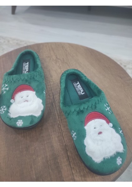 Tepu Noel Temalı Ev Terliği – Yumuşak Peluş Santa Desenli