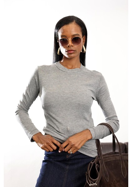 Gri Dik Yaka Uzun Kollu Tişört 17068 fırsatları