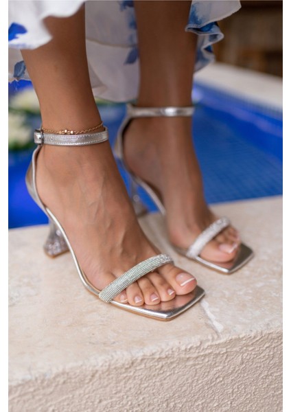 Rowska Kadın Gümüş Taşlı Sandalet