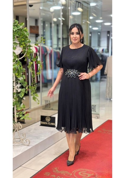 Büyük Beden Pileli Şifon Abiye Elbise – Volan Kol, Midi Boy, Broş Detaylı