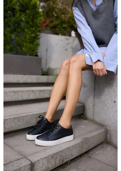 Escape Kadın Siyah Gercek Deri Bagcıklı Sneaker fiyatları