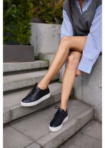 Escape Kadın Siyah Gercek Deri Bagcıklı Sneaker modelleri