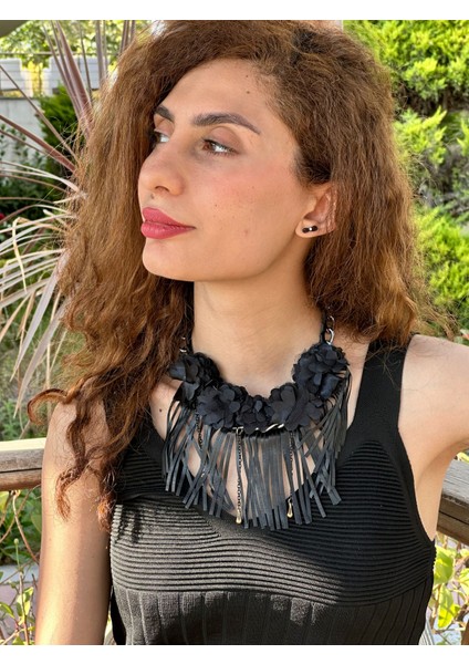 Kabartma Çiçekli Deri Püsküllü Kadın Kolye 20 cm fiyatları