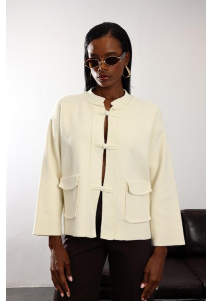 Krem Hakim Yaka Triko Hırka fırsatları