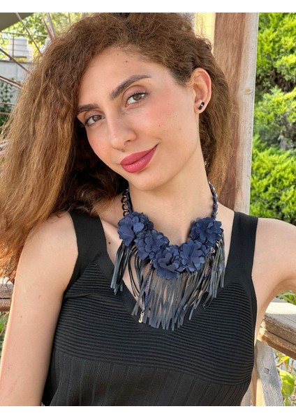Kabartma Çiçekli Deri Püsküllü Kadın Kolye 20 cm