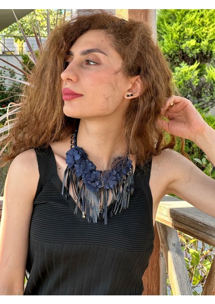 Kabartma Çiçekli Deri Püsküllü Kadın Kolye 20 cm modelleri