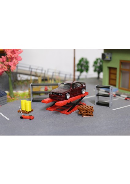 1:64 Ölçek Garaj Diorama Aksesuar Seti – Lift + Raf + Varil + Palet – Model Araba Dekoru
