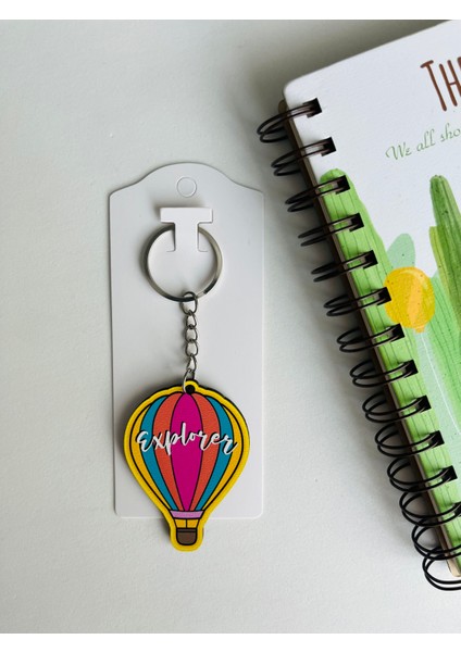 Renkli Balon Tasarımlı Explorer Anahtarlık – Çanta Süsü ve Hediyelik Aksesuar fiyatları
