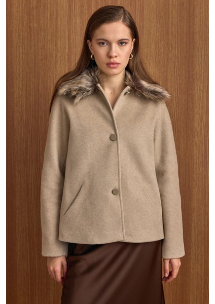 Yakası Çıkabilen Kürklü Kısa Kaban Taş 3158