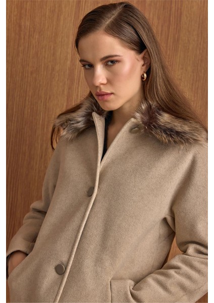 Yakası Çıkabilen Kürklü Kısa Kaban Taş 3158