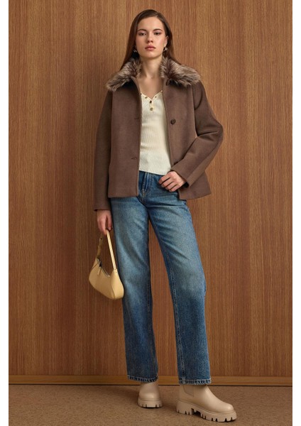 Yakası Çıkabilen Kürklü Kısa Kaban Vizon 3158