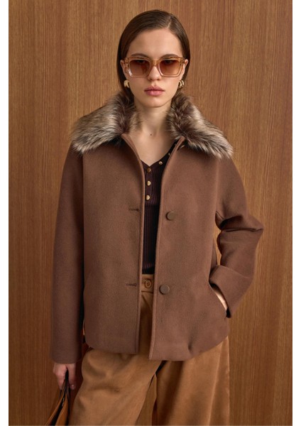 Yakası Çıkabilen Kürklü Kısa Kaban A.kahve 3158