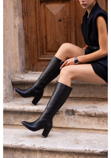 Kadın Cilt Sade Kladya Model Diz Altı Fermuarlı Sivri Burunlu Kalın Topuklu Uzun Çizme modelleri