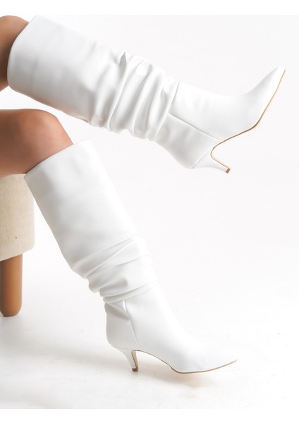 Kadın Büzgü Detaylı Sivri Burun Ince Topuklu Beyaz Uzun Çizme