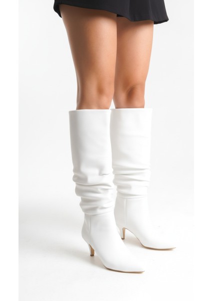 Kadın Büzgü Detaylı Sivri Burun Ince Topuklu Beyaz Uzun Çizme