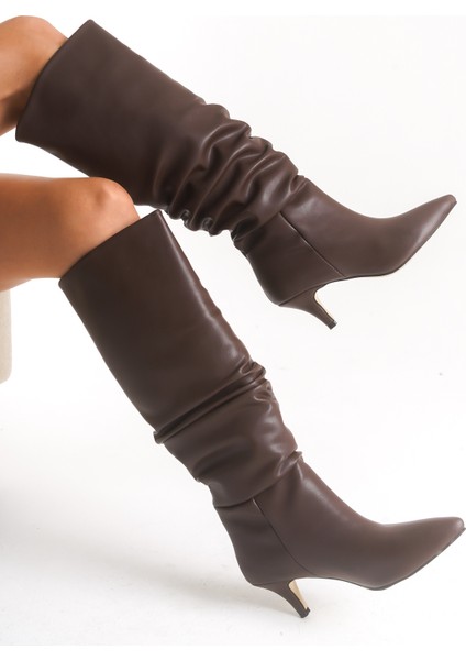 Kadın Acı Kahve Büzgü Detaylı Sivri Burun Ince Topuklu Uzun Çizme