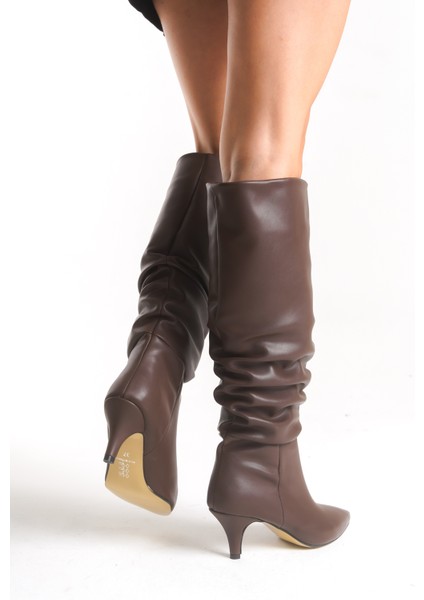 Kadın Acı Kahve Büzgü Detaylı Sivri Burun Ince Topuklu Uzun Çizme indirimleri