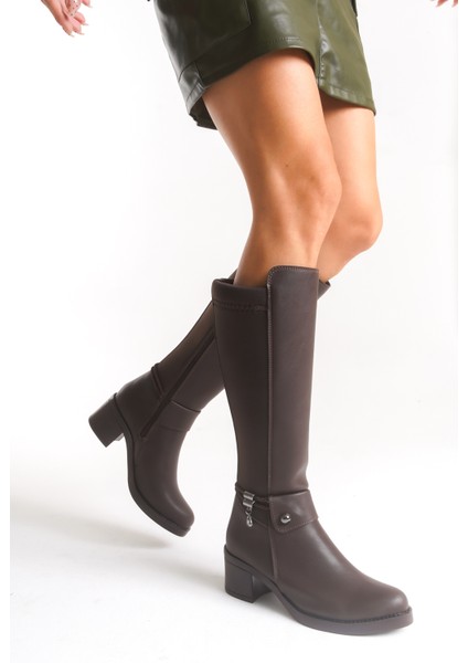 Acı Kahve Deri Görünümlü Arkası Streç Esnek Kalın Yüksek Topuklu Toka Detaylı Fermuarlı Uzun Çizme indirimleri