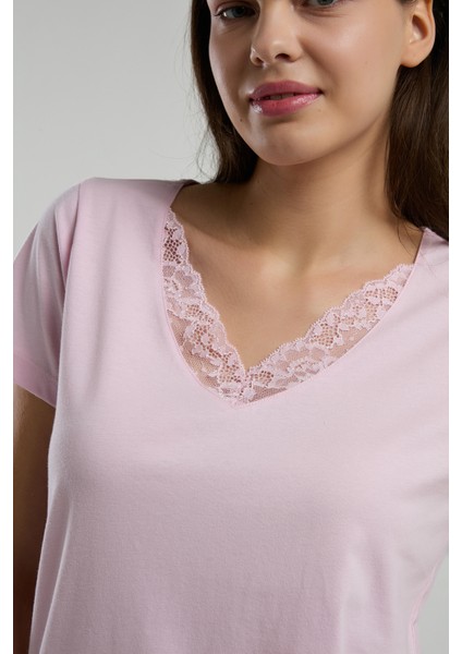 Kadın Pembe Viskon Kumaş Dantelli Yaka Kısa Kollu Kapri Ikili Takım Çorap Hediyeli fiyatları